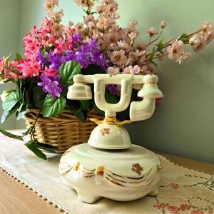 ✨ Ceramic Vintage Musical Telephone Figurine – Iridescent Roses & Gold Accents